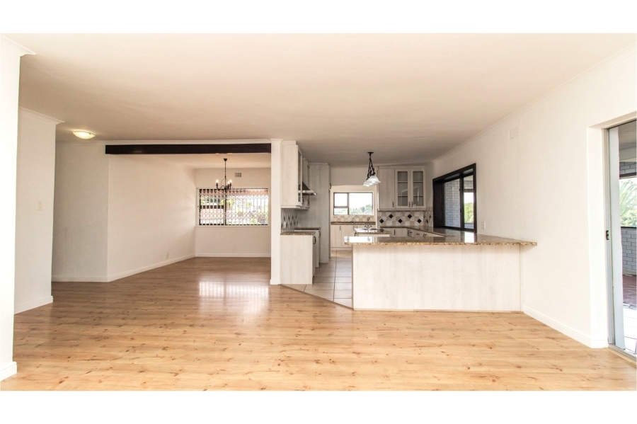 7 Bedroom Property for Sale in Loevenstein Western Cape